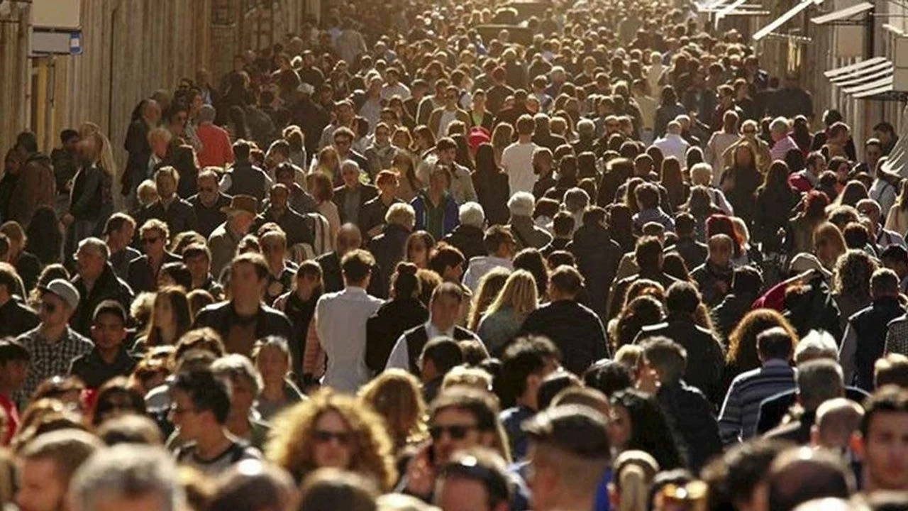 Türkiye nüfusu için çarpıcı veriler: 2100 yılında TÜİK'e göre 54 milyon, BM'ye göre 38 milyona düşebilir