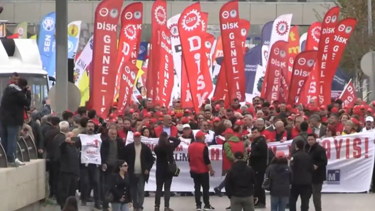 Ankara'da 1 Mayıs... DİSK, KESK, TMMOB ve sivil toplum örgütleri, Tandoğan Meydanı'na yürüyor