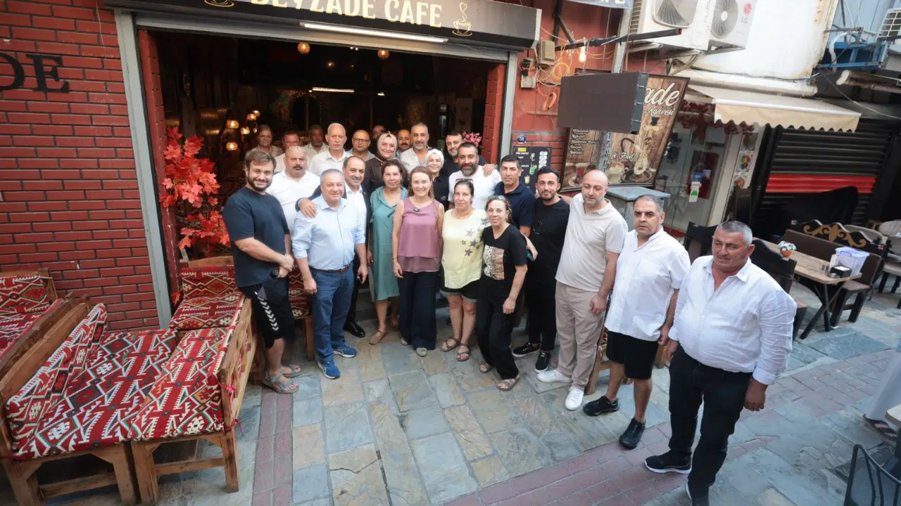 Konak Belediye Başkanı Mutlu, Tarihi Kemeraltı Çarşısı’nda esnafla buluştu