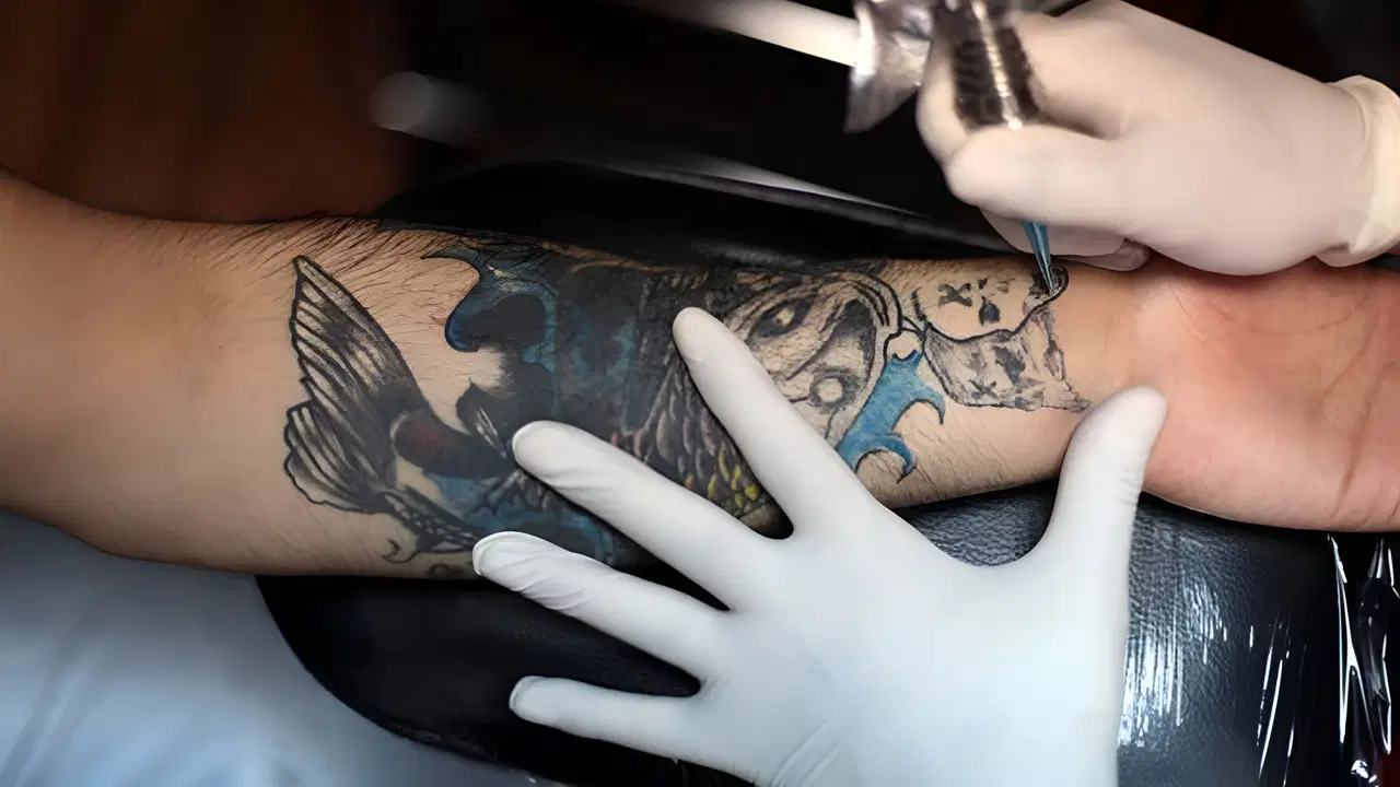 MHP'li vekilden, 18 yaş altına dövme ve piercing yapanlara 'kasten yaralama' düzenlemesi teklifi