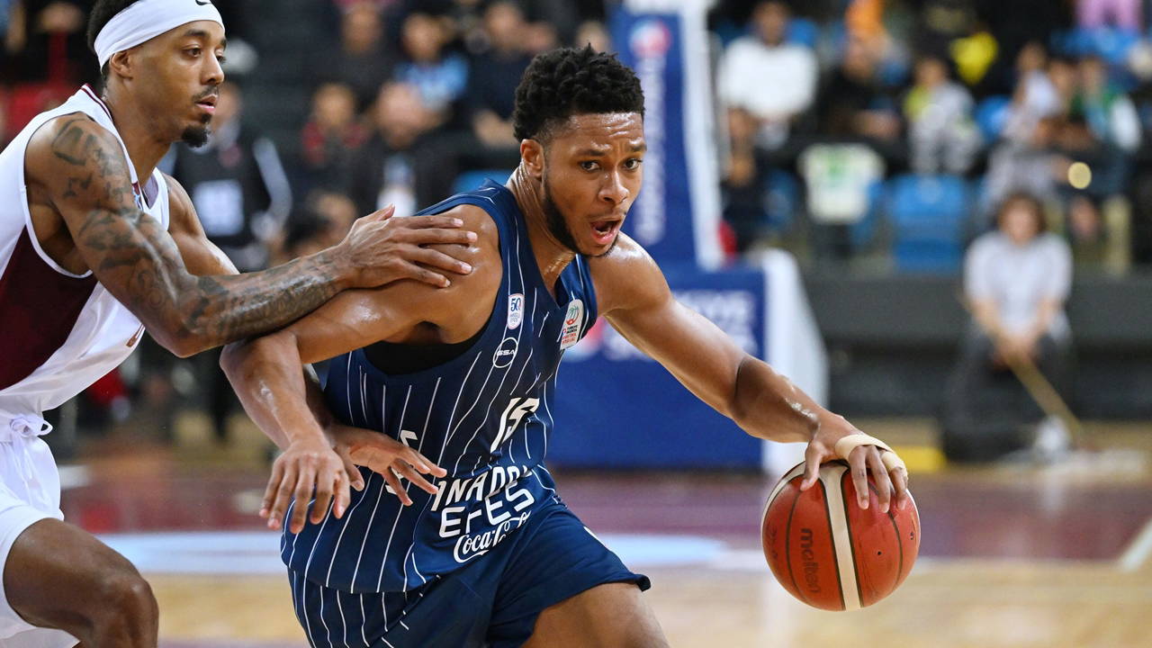 Anadolu Efes, Paris Basket deplasmanında