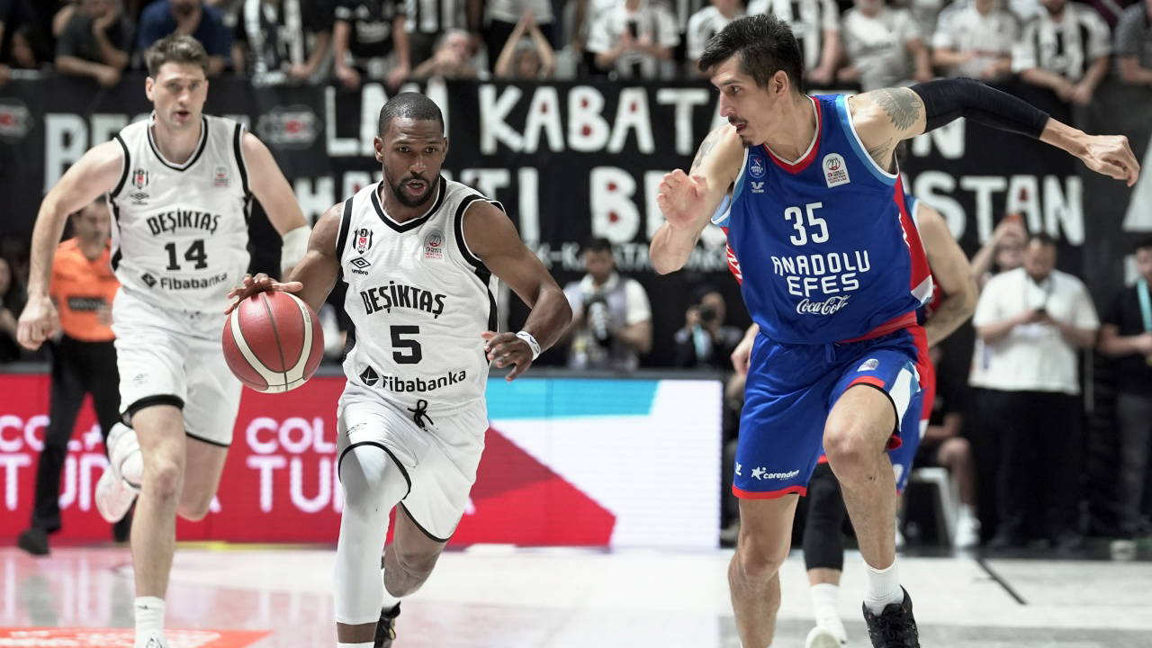 Basketbolda finalin adı belli oldu!