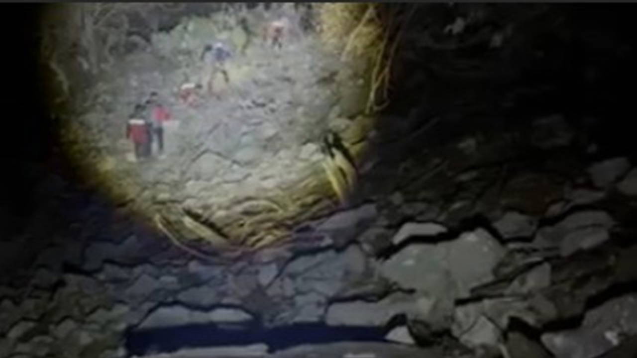 Kahramanmaraş'ta mahsur kalan 8 dağcı kurtarıldı