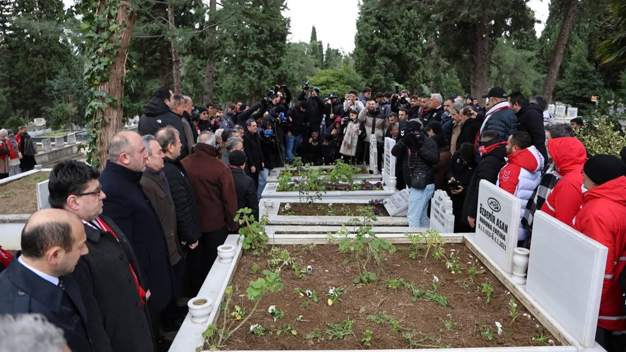 Futbol şehitleri mezarları başında anıldı