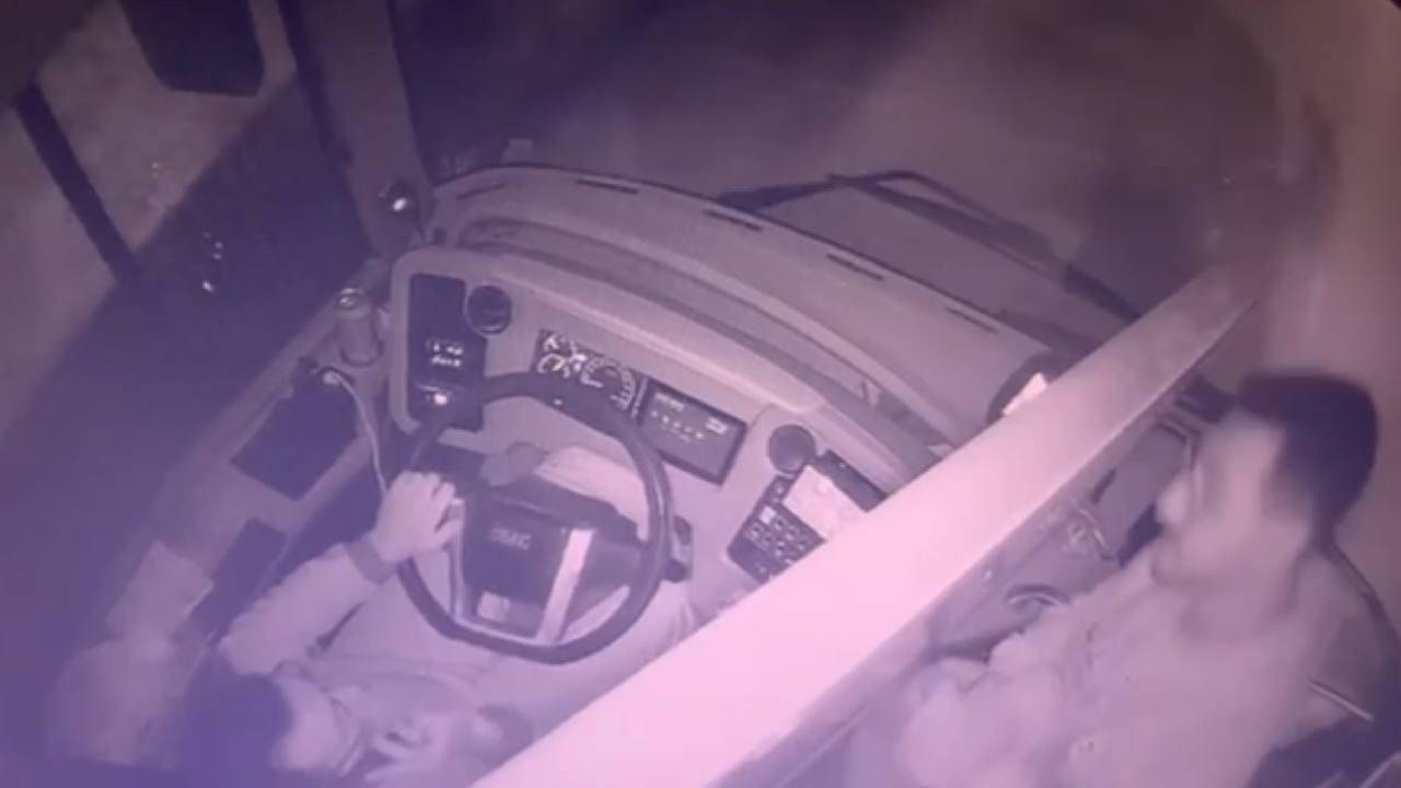 30 yolcu vardı... Seyir halindeki otobüse kurşun yağdırdı!