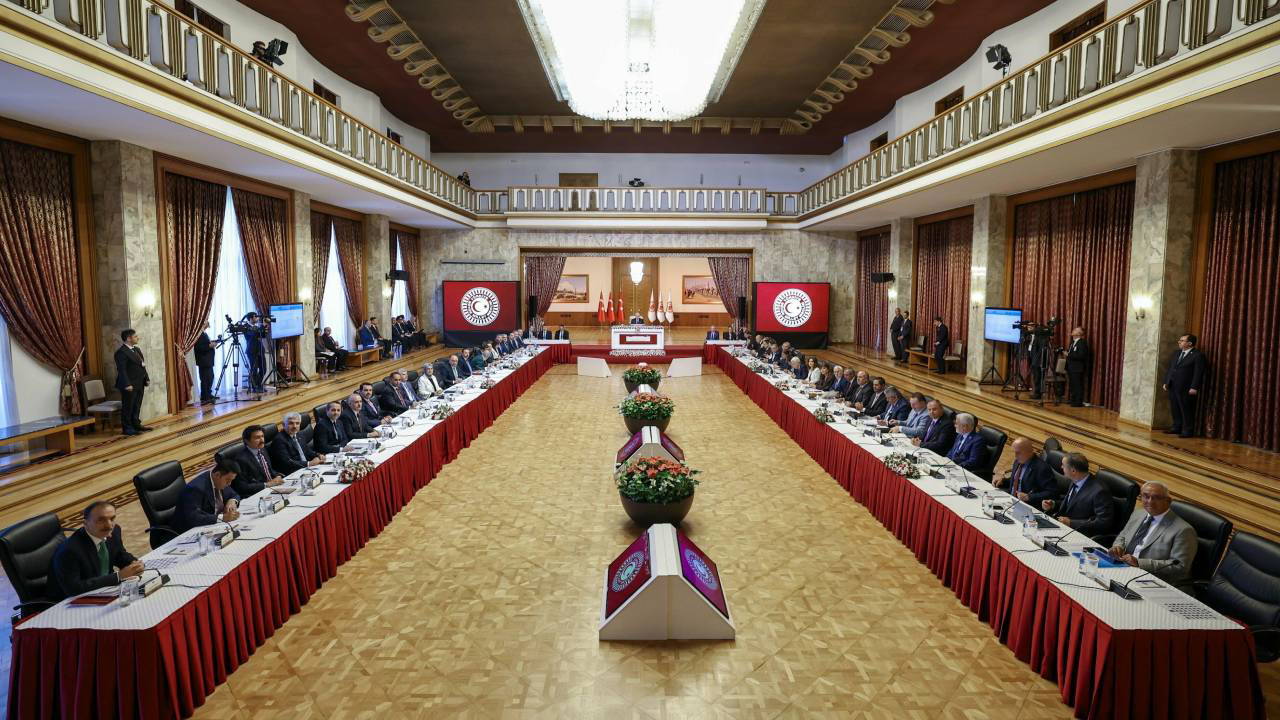 'Kürtçe' ve 'Öcalan' talebi!