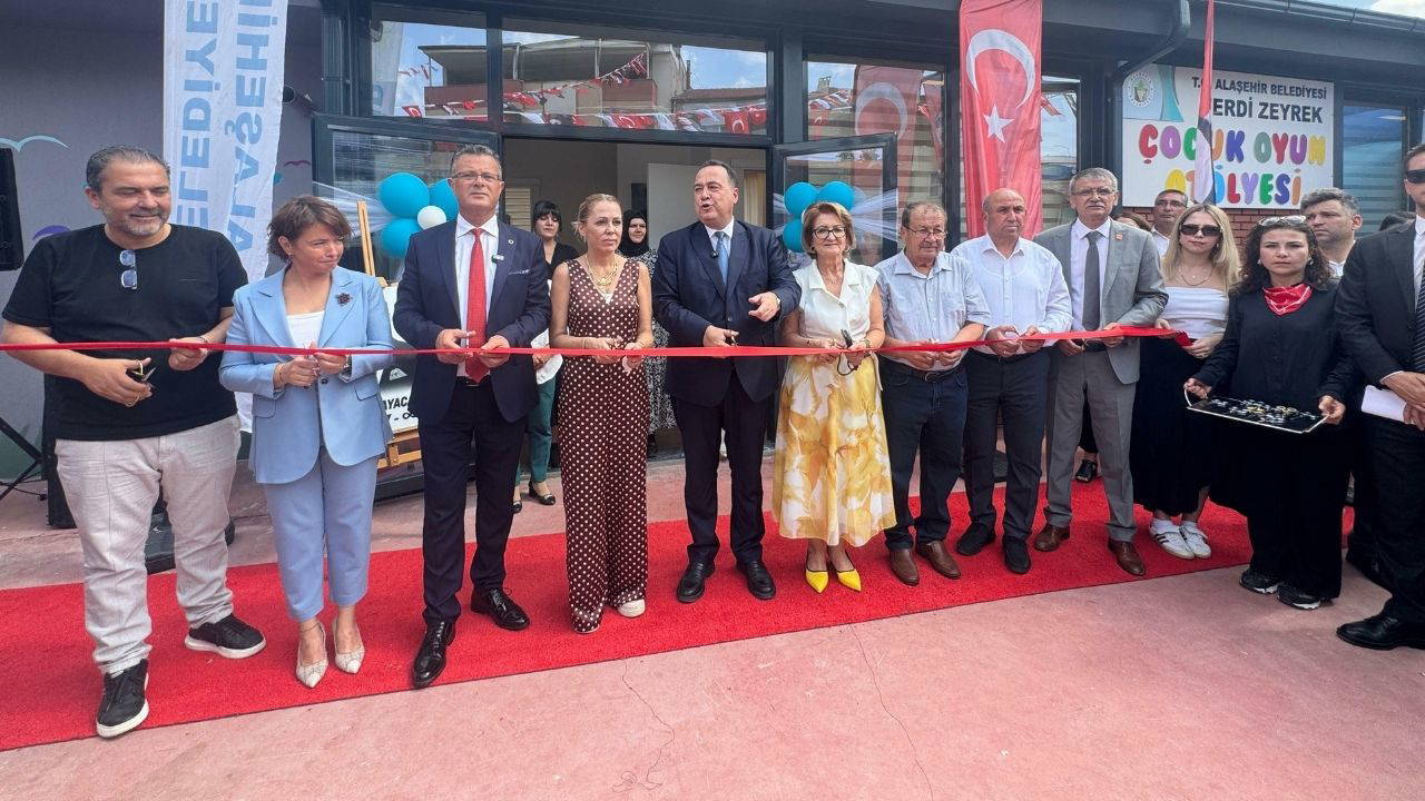 Alaşehir’de Ferdi Zeyrek Çocuk Atölyesi açıldı