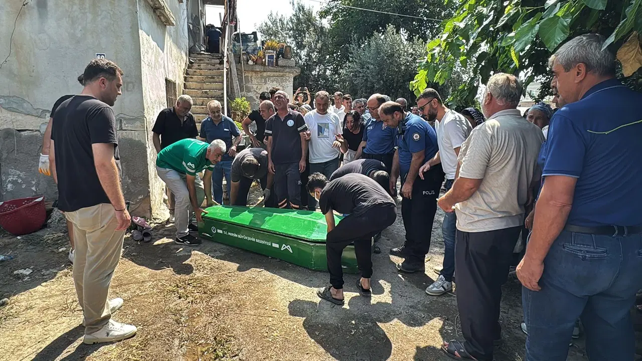 Evde çıkan yangında 2 çocuk annesi öldü