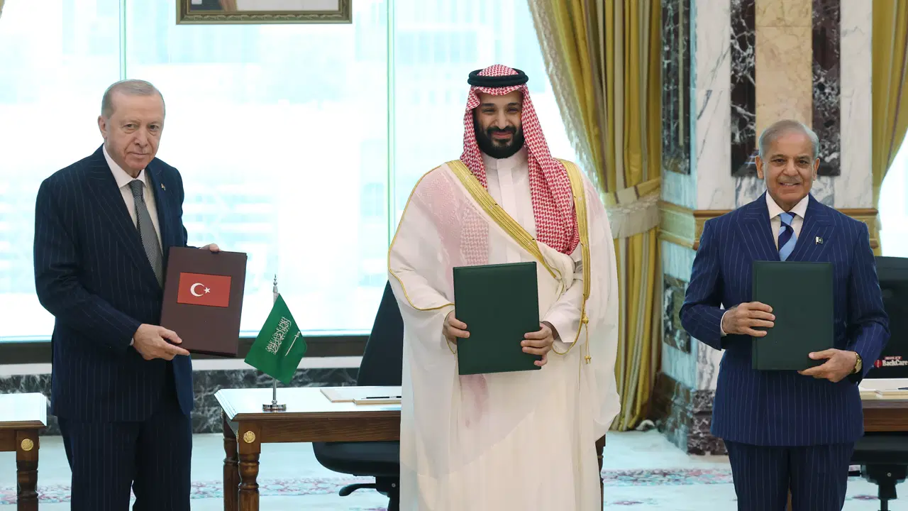 Son dakika... Türkiye, Suudi Arabistan ve Pakistan arasında 'Mekke Savunma Anlaşması' imzalandı