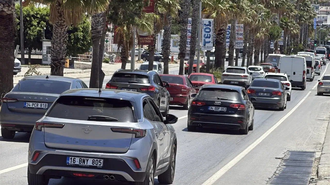 Bodrum’da bayram dönüşü göçü: Son 36 saatte 25 binden fazla araç çıkış yaptı!
