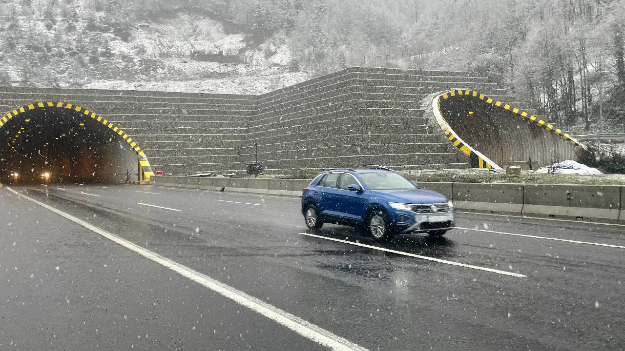 Bolu Dağı'nda bayram sabahı kar sürprizi... Bölge beyaz örtüyle kaplandı!