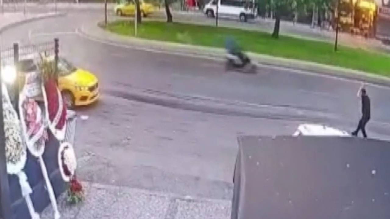 Beyoğlu'nda silahlı saldırı: Haraç almak için işyerini kurşunladılar!
