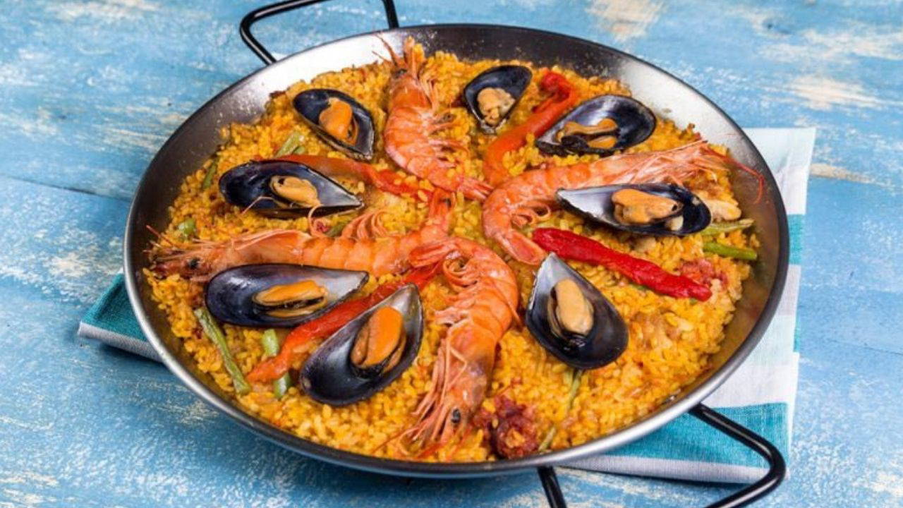 İspanyol Mutfağının Renk Senfonisi: Paella de Marisco