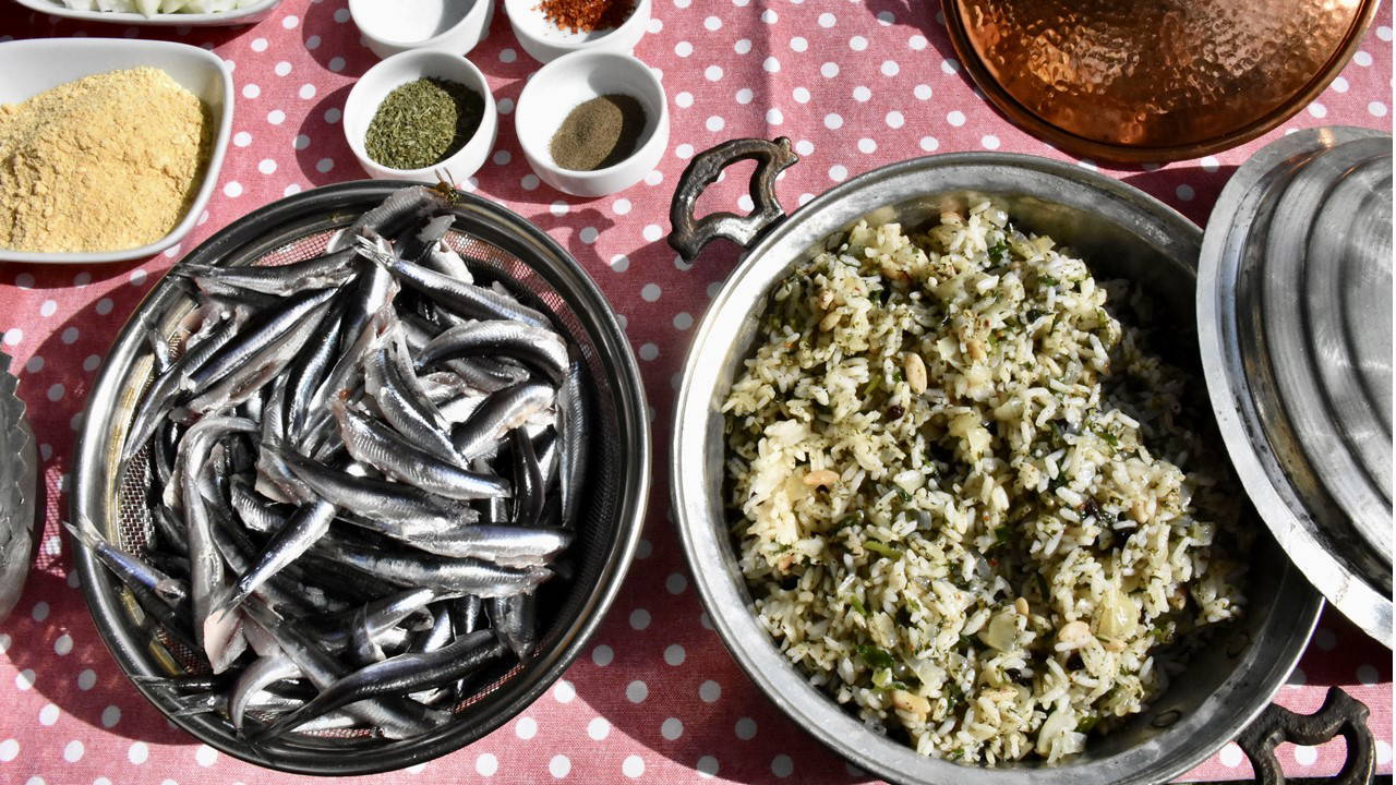 Hamsinin en lezzetli hali: Adım adım tescilli Ordu içli tava yapımı