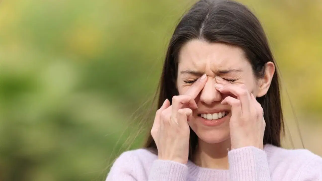 Sürekli gözünüz kaşınıyorsa dikkat: Kirpik dibi paraziti olabilir