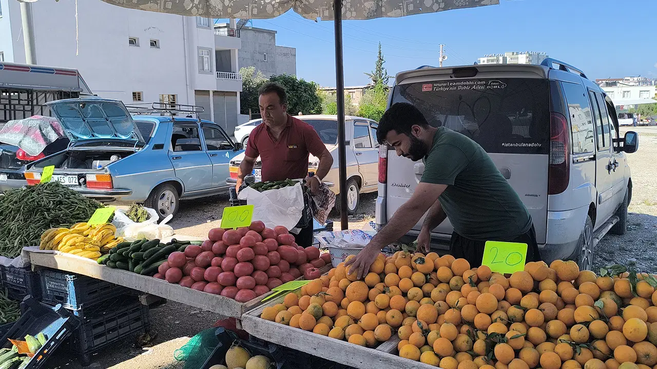 Kadirli'de pazar esnafı böyle dert yandı: 'Millet eli boş geçiyor'