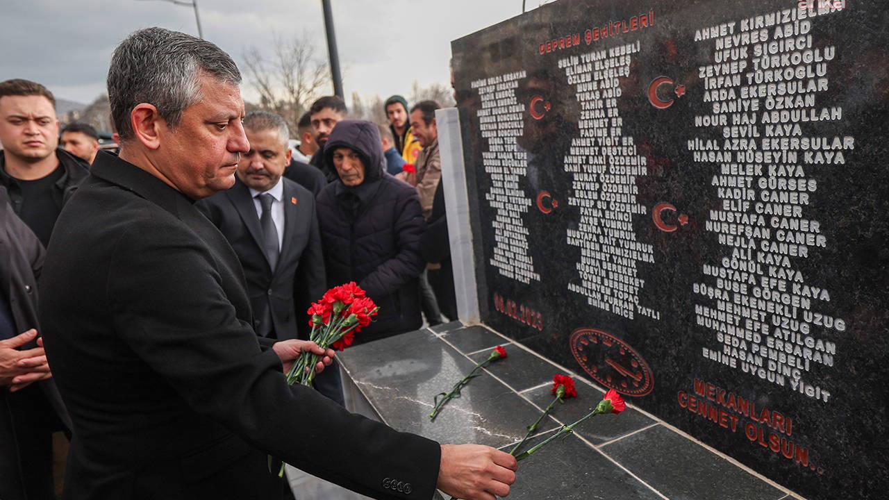 Özgür Özel deprem bölgesinde: Gölbaşı Deprem Şehitliği'ni ziyaret etti