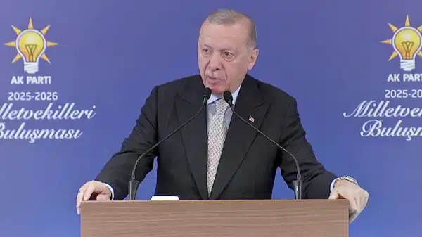 Erdoğan, kürsüde Özgür Özel'i hedef aldı: 'Kukla genel başkanla ancak bu  kadar oluyor' - Son Dakika Siyaset Haberleri | Cumhuriyet