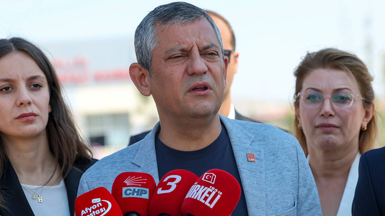 Özgür Özel, tutuklu İpek Elif Atayman'ı ziyaret etti: 'Suçu ne biliyor musunuz? Ekrem İmamoğlu'na iftira atmamak!'
