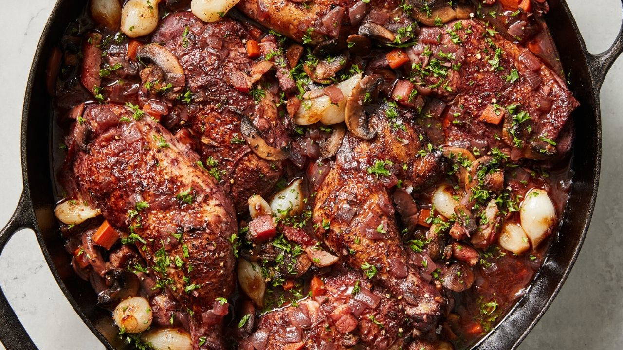 Fransız mutfağından klasik bir lezzet: Coq au Vin tarifi