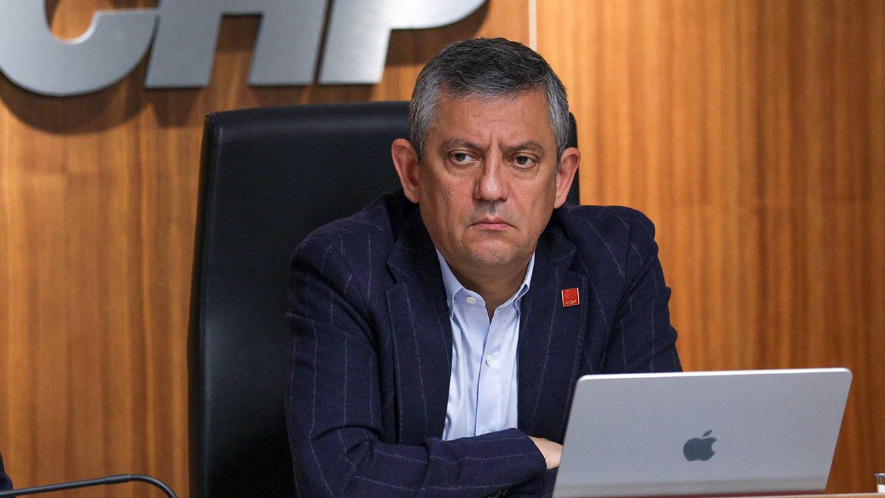 Özgür Özel, CHP MYK toplantısına başkanlık etti