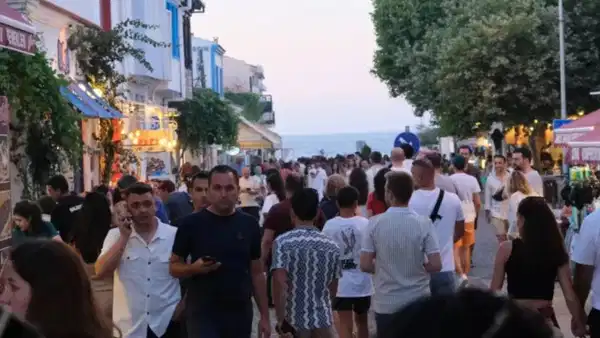 Bozcaada'ya yaz kısıtlaması: Büyük araçların geçişi yasaklandı