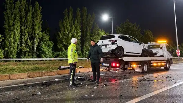 İYİ Partili başkan ile oğlu trafik kazasında yaralandı