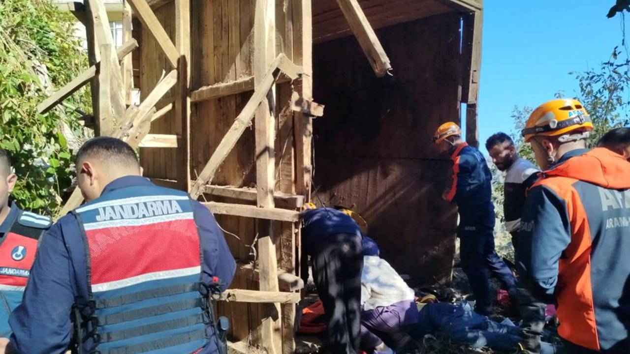 Rize'de ahşap yapı çöktü: 1 kişi yaşamını yitirdi, 2 yaralı