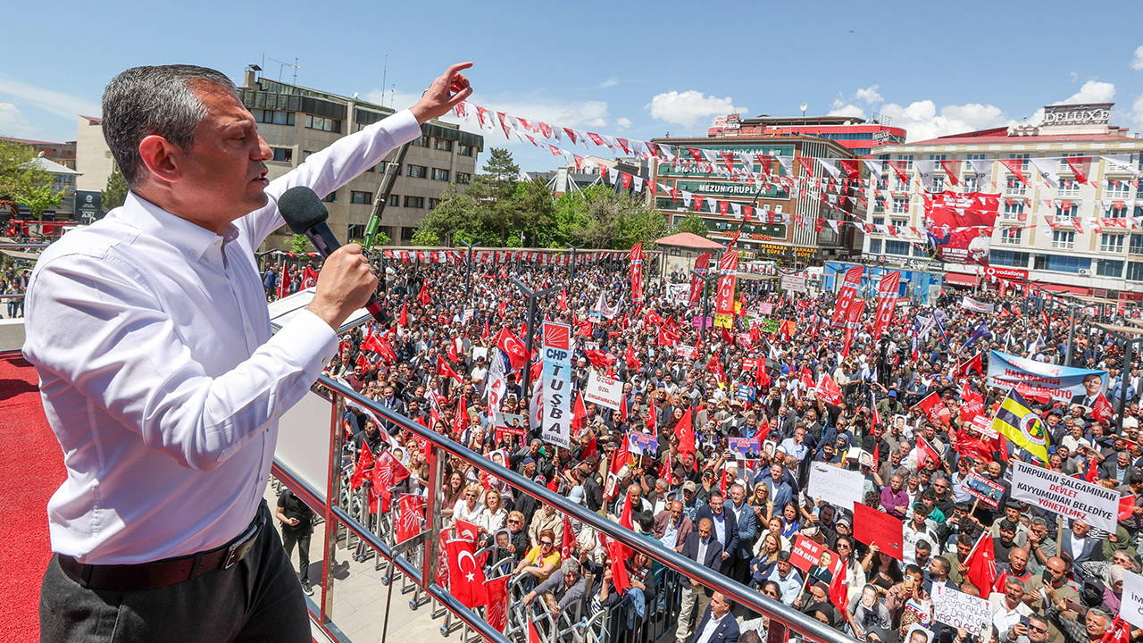 CHP'ye Bursa mitingi öncesi 'afiş' engeli