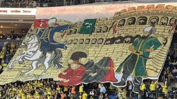 Sırpların pankartı tartışma yaratmıştı: Fenerbahçelilerden Partizan'a yanıt!