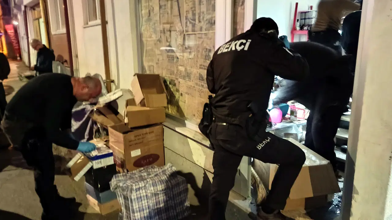'Kadına şiddet' ihbarına giden polis, 3 milyon liralık kaçak ürün ele geçirdi
