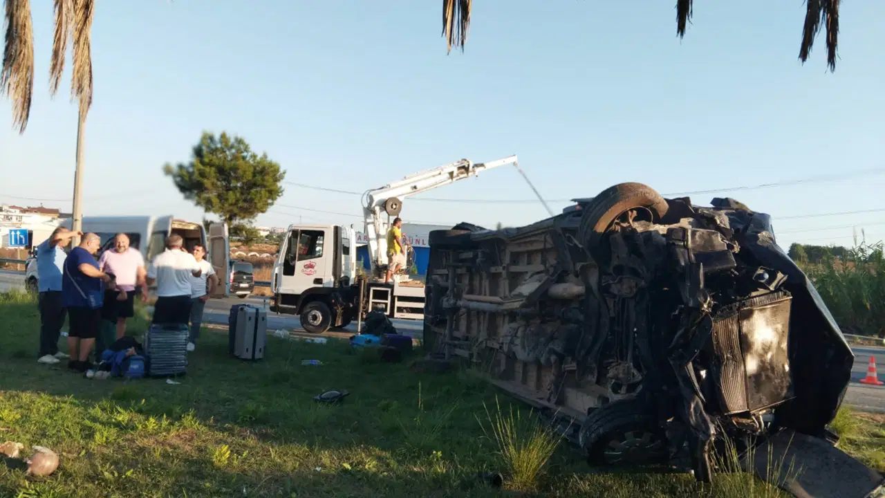 Manavgat'ta Çarpışma: Tur Grupları Arasında Yangın Çıkışı, 15 Kişi Tedavi Görüyor
