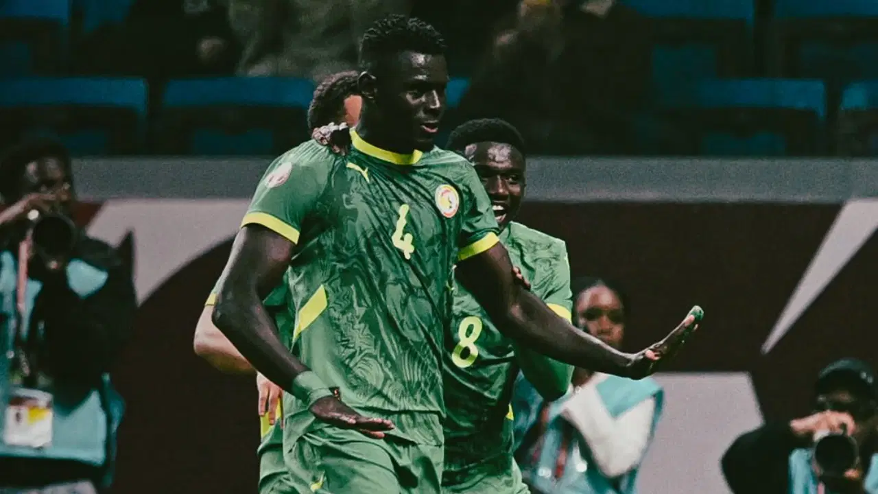 10 kişi kalan Senegal'den rahat galibiyet!