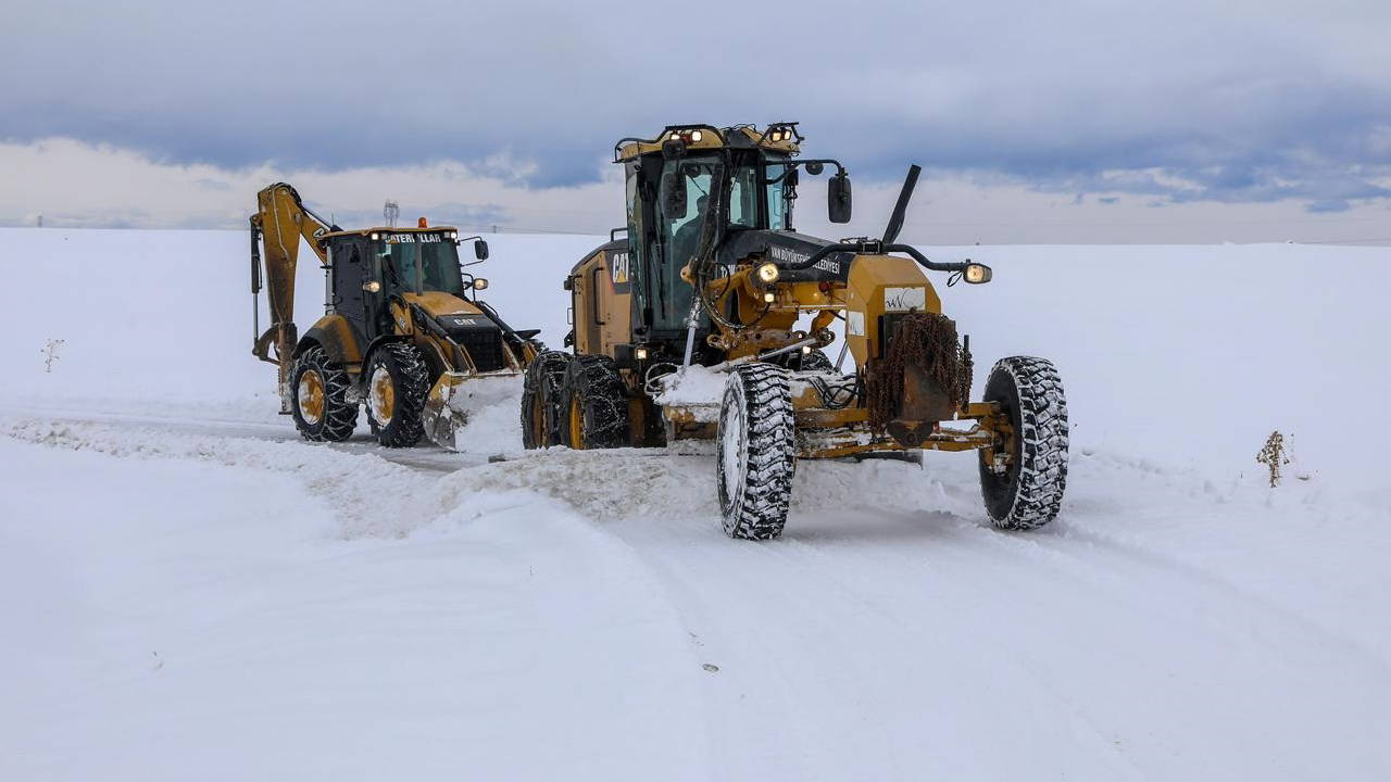 Van'da beyaz esaret: 283 yerleşim yeri ulaşıma kapandı
