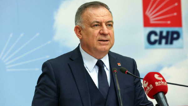 CHP'li Gökan Zeybek'ten 'Onursal Adıgüzel' tepkisi