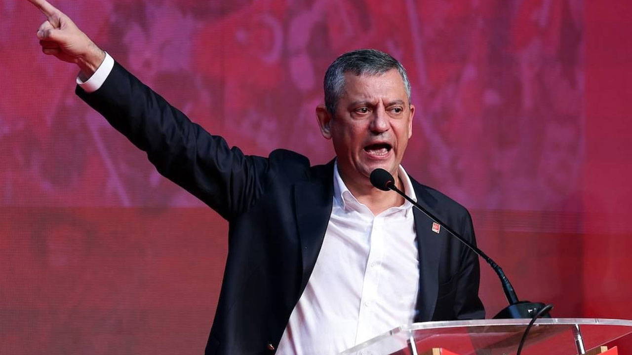 Özgür Özel'den 'Aziz İhsan Aktaş' iddianamesine ilk tepki: 'Perişanlık belgesi' dedi, tahliye çağrısı yaptı