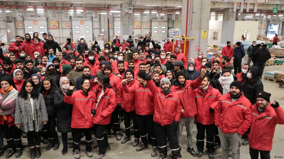 Düşük maaş zamlarına karşı greve çıkan Migros depo işçileri işten atılmalarının ardından yurttaşlara boykot çağrısı yaptı!