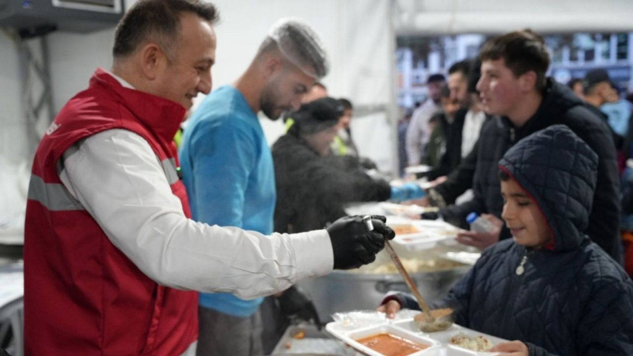 Başkan Ural, iftar çadırında yurttaşlarla oruç açtı