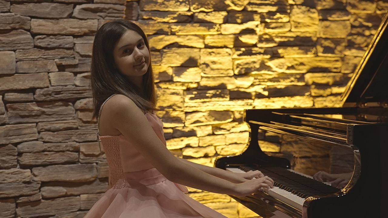 12 yaşındaki Elif Naz, Mozart'ın okuluna kabul edilen en genç Türk oldu
