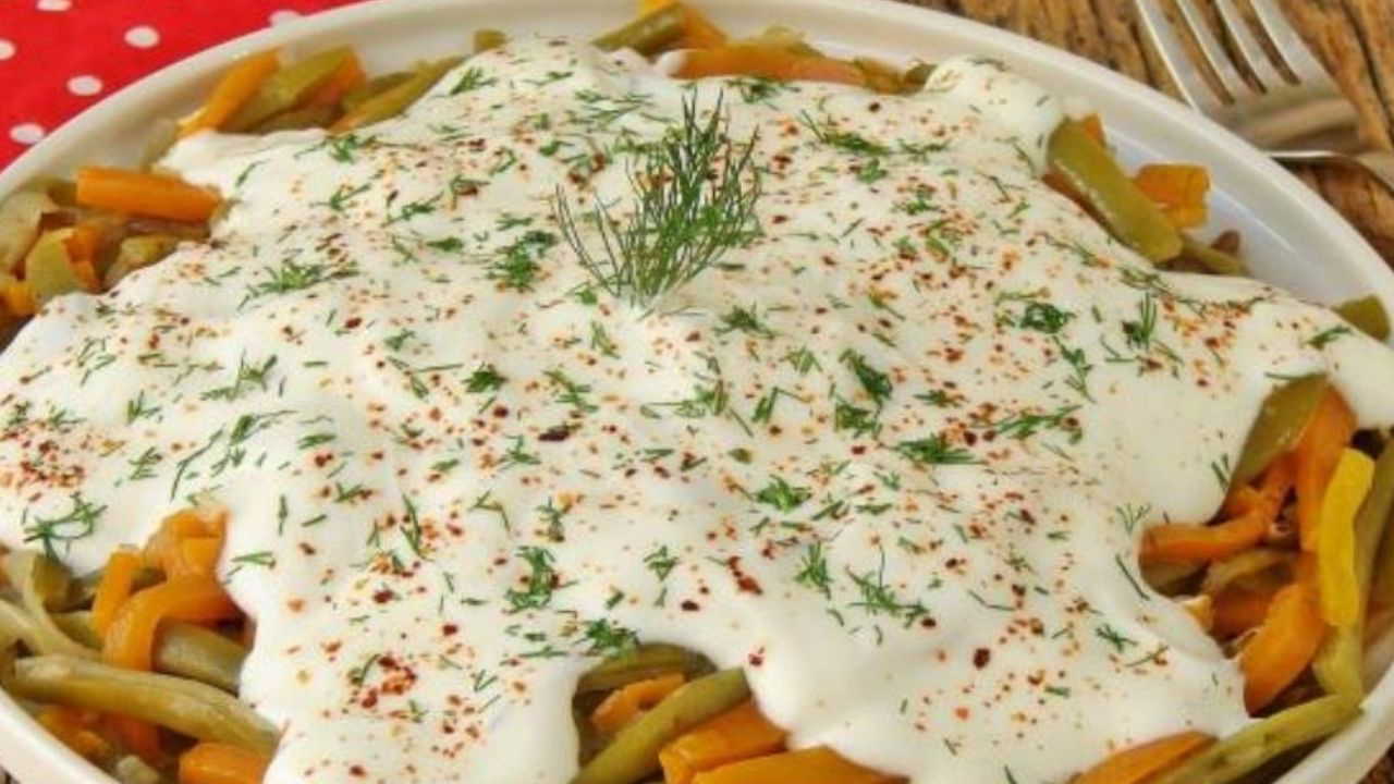Yaz akşamlarının yıldızı: fasulye borani tarifi