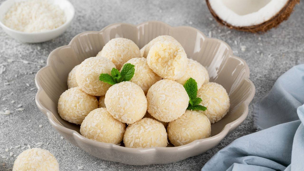 Pratik ve şık bir tatlı: Hindistan cevizli kartopu tarifi