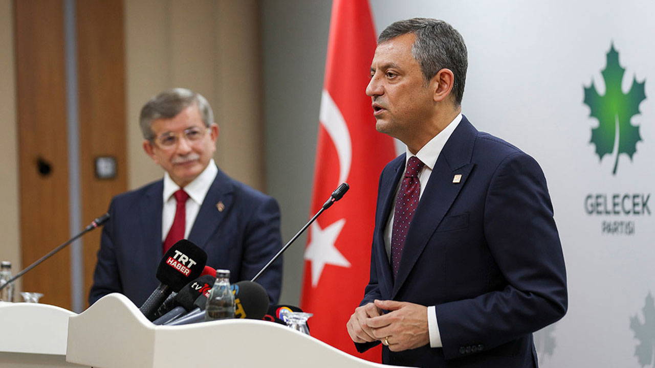 Son Dakika... Özgür Özel'den Ahmet Davutoğlu'na ziyaret: Gündem ara seçim