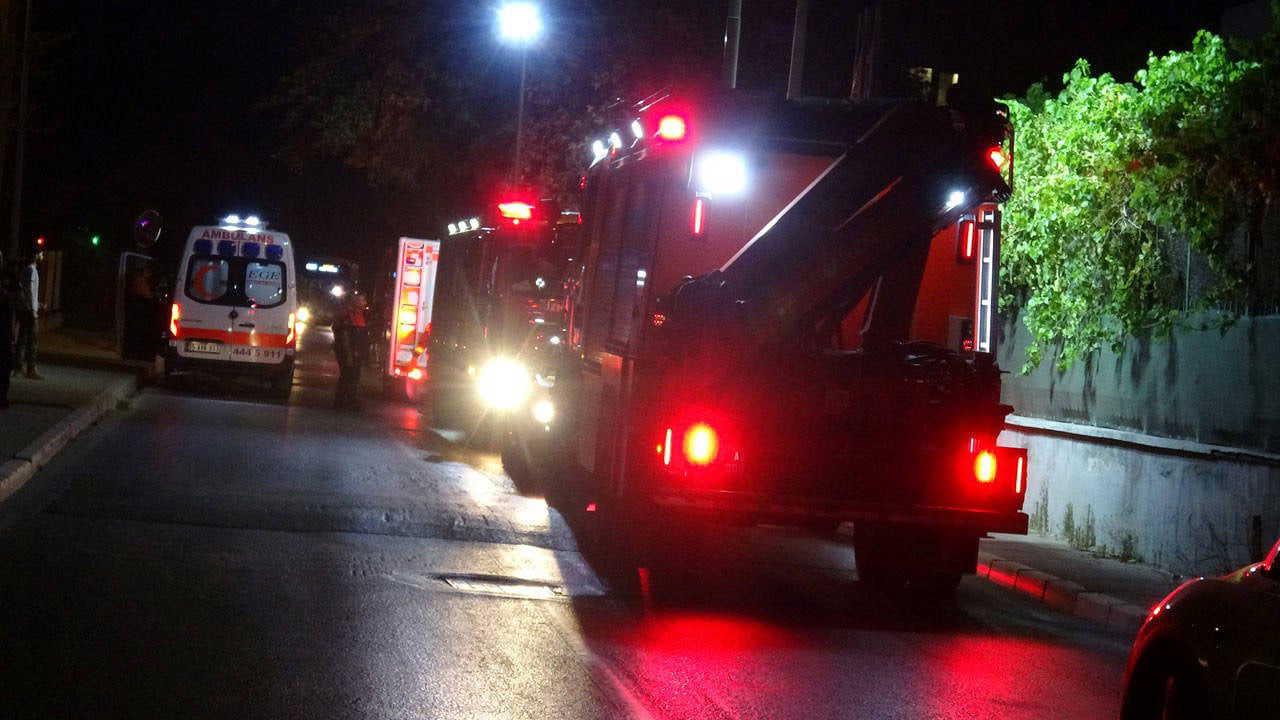 İzmir'de özel bakım merkezinde yangın: 12 engelli dumandan etkilendi