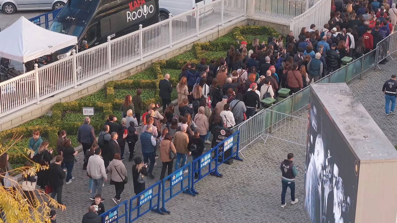 Dolmabahçe'de oluşan yoğunluk havadan görüntülendi