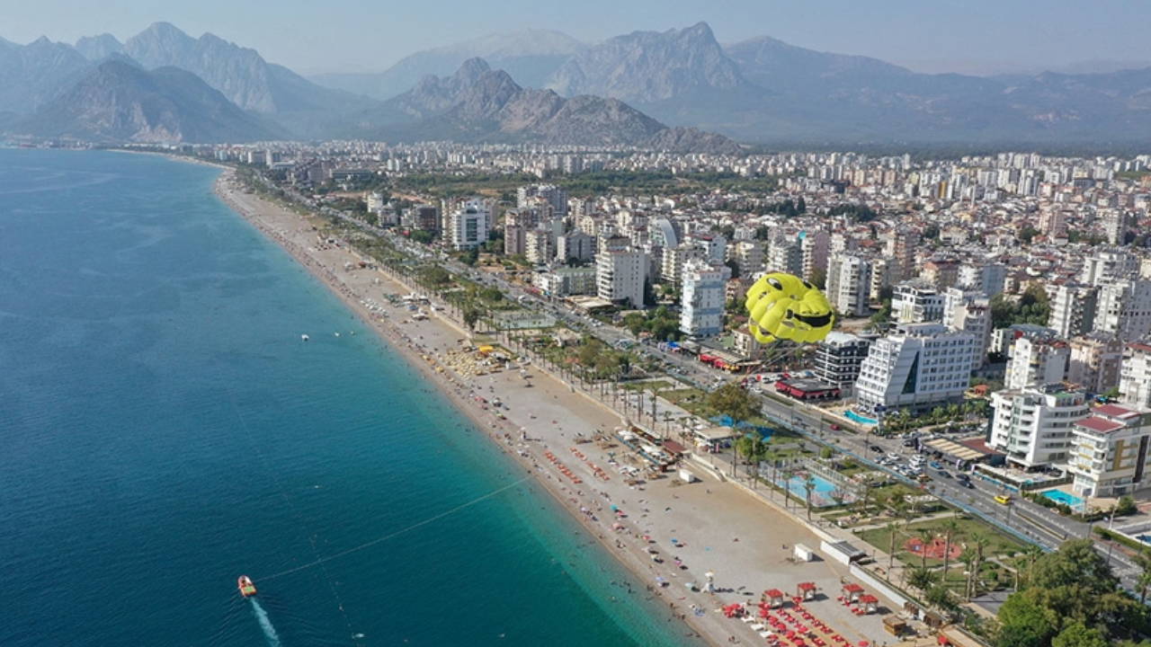 Antalya'da 5 yılda satılan her 6 konuttan 1'ini yabancı aldı