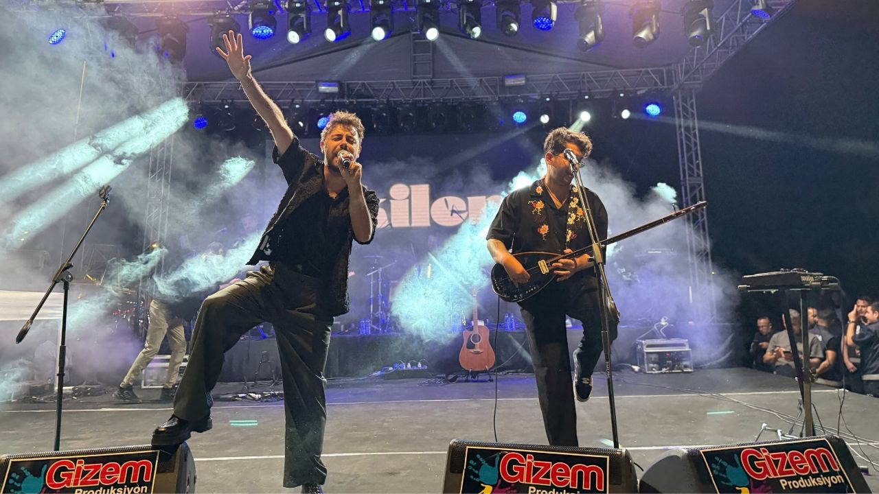 ‘Sahnedeki enerjimiz seyirciye anında geçiyor’