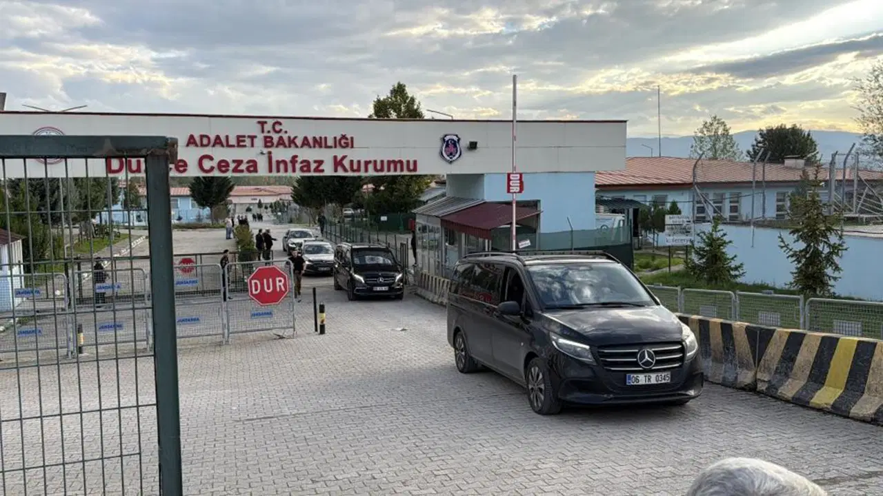 Düzce cezaevi ziyaretinde Özgür Özel ve Fatoş Pınar Türker