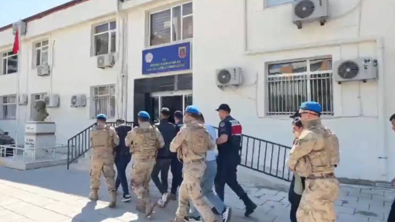Diyarbakır ve Mersin'de 216 kilo uyuşturucu madde ele geçirildi