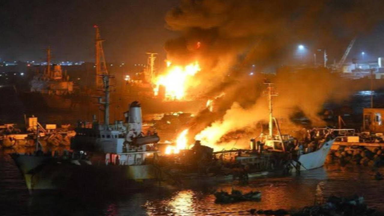 BAE ile gerilim tırmanıyor: Suudi Arabistan, Yemen’de limanı vurdu