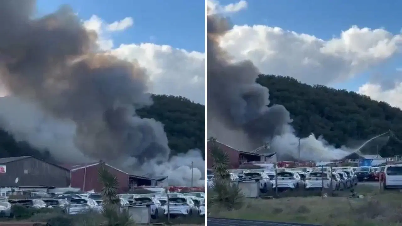 Eyüpsultan'da yediemin otoparkında yangın
